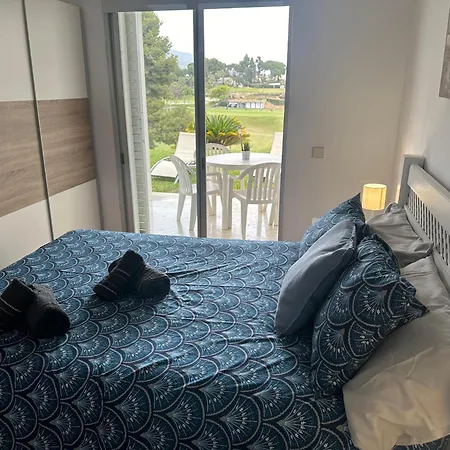 En Aloha Con Golf Y Piscina En Puerto Banus マルベーリャ