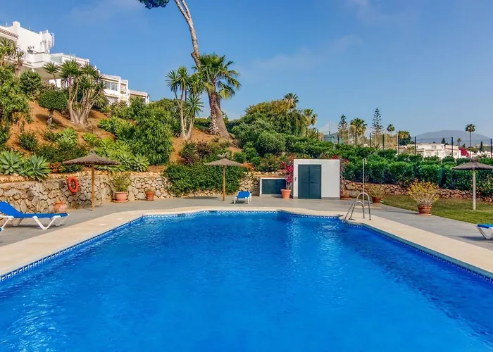 En Aloha Con Golf Y Piscina En Puerto Banus *