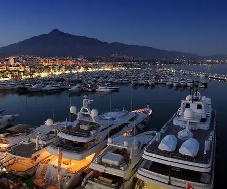 En Aloha Con Golf Y Piscina En Puerto Banus דירה