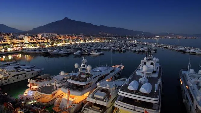 En Aloha Con Golf Y Piscina En Puerto Banus Daire